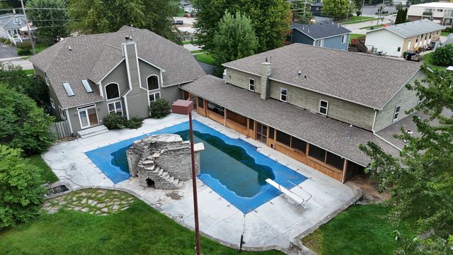 235 E Grand Avenue, Fox Lake, IL 60020