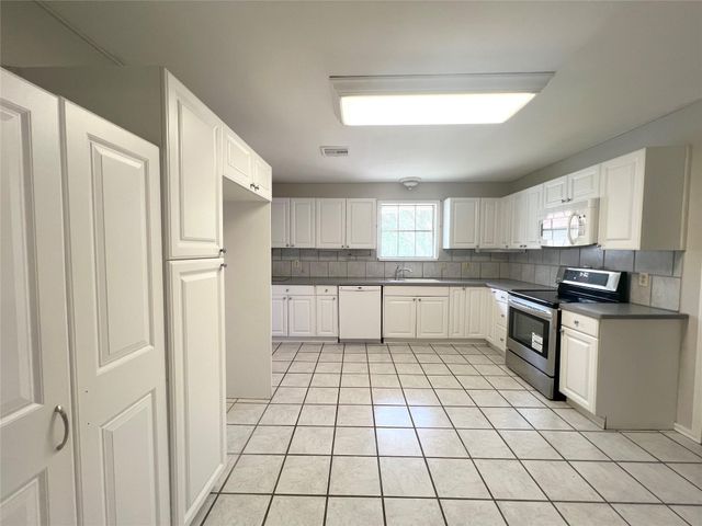 1106 Chapel Lane, El Campo, TX 77437