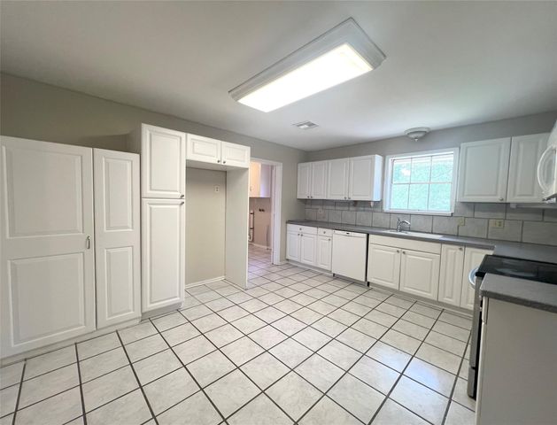 1106 Chapel Lane, El Campo, TX 77437