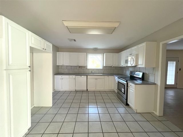 1106 Chapel Lane, El Campo, TX 77437