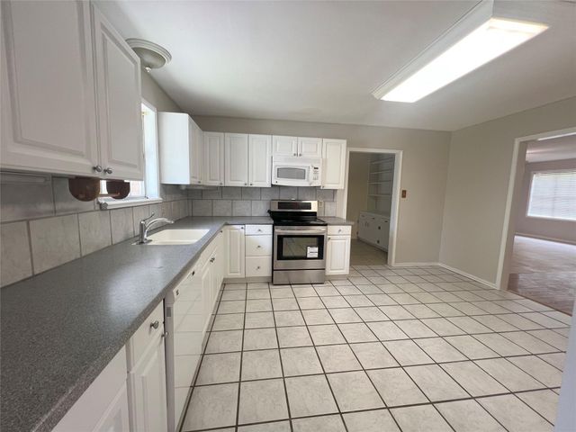 1106 Chapel Lane, El Campo, TX 77437