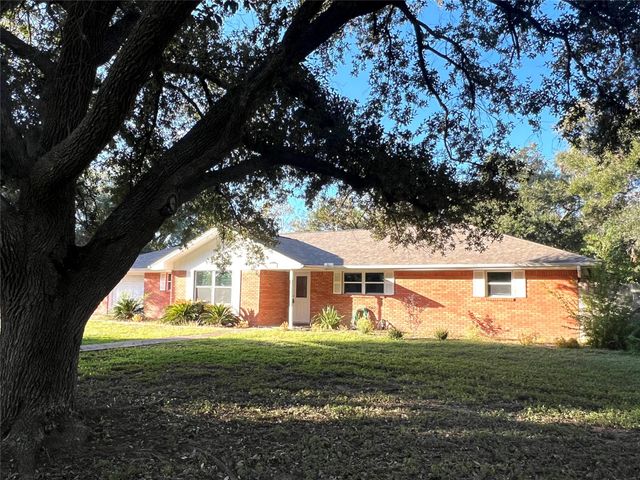 1106 Chapel Lane, El Campo, TX 77437