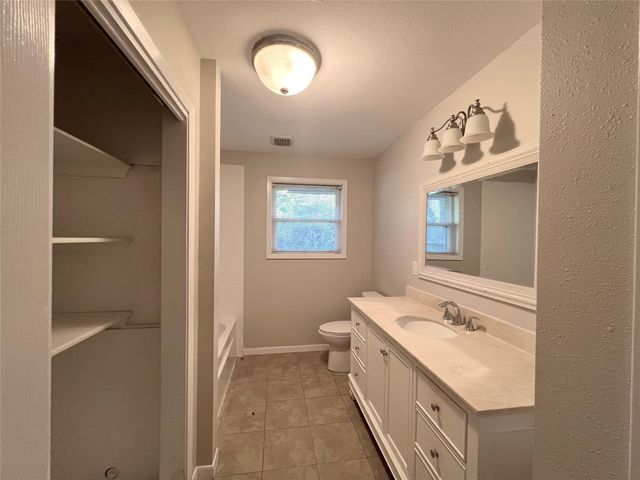 1106 Chapel Lane, El Campo, TX 77437