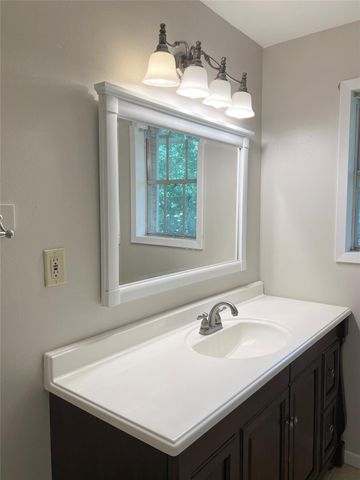 1106 Chapel Lane, El Campo, TX 77437