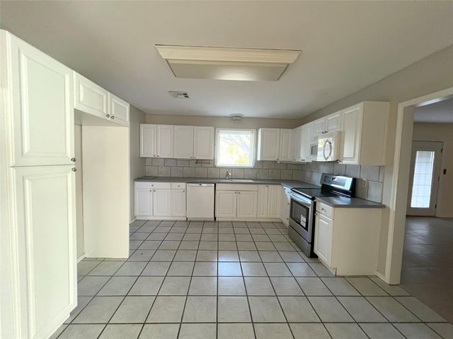 1106 Chapel Lane, El Campo, TX 77437