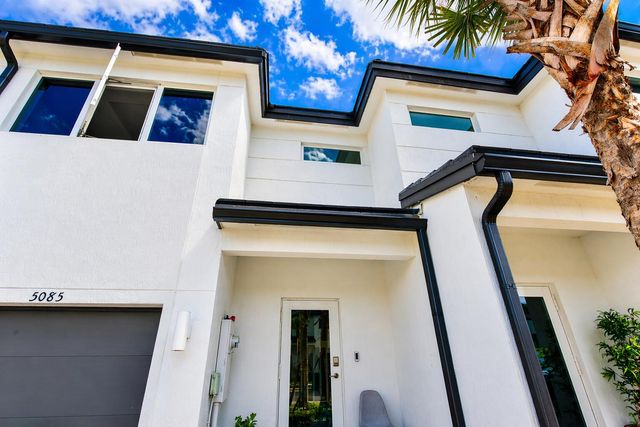 5085 SW 37th 5085, Pembroke Park, FL 33023
