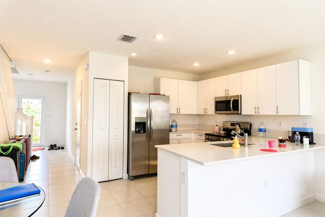 5085 SW 37th 5085, Pembroke Park, FL 33023