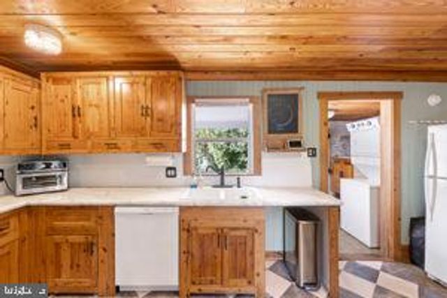 132 CHARLES ST, Strasburg, VA 22657