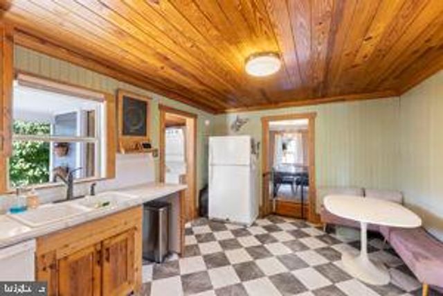 132 CHARLES ST, Strasburg, VA 22657