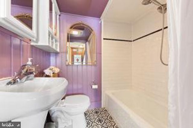 132 CHARLES ST, Strasburg, VA 22657