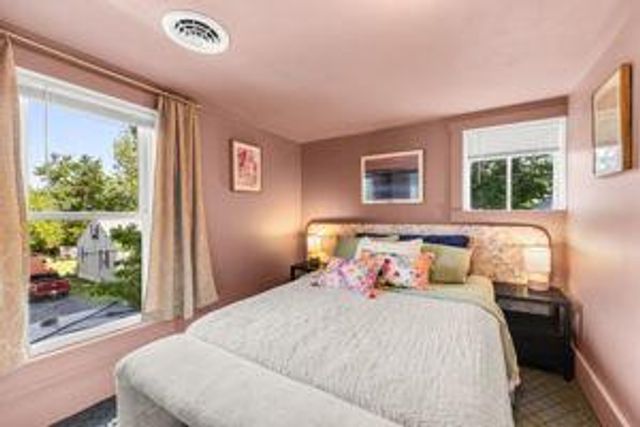 132 CHARLES ST, Strasburg, VA 22657