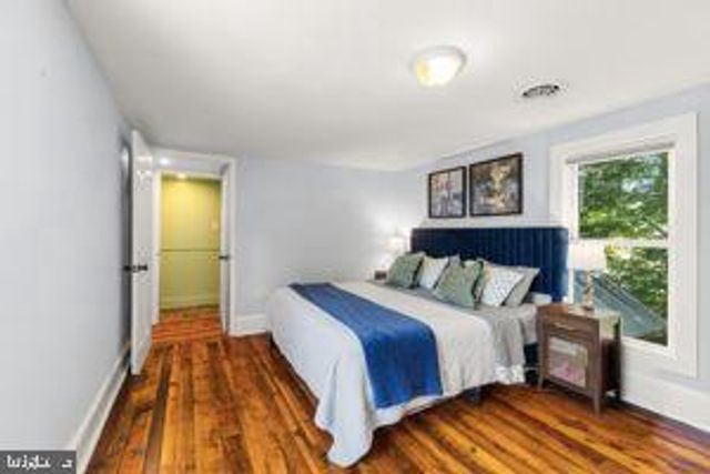 132 CHARLES ST, Strasburg, VA 22657