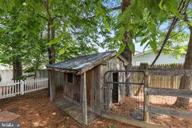 132 CHARLES ST, Strasburg, VA 22657