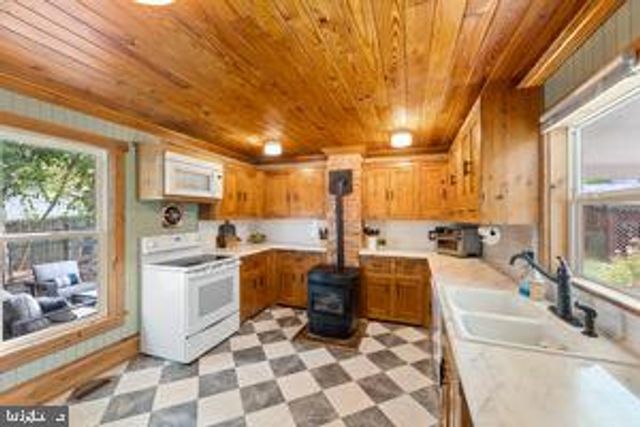 132 CHARLES ST, Strasburg, VA 22657