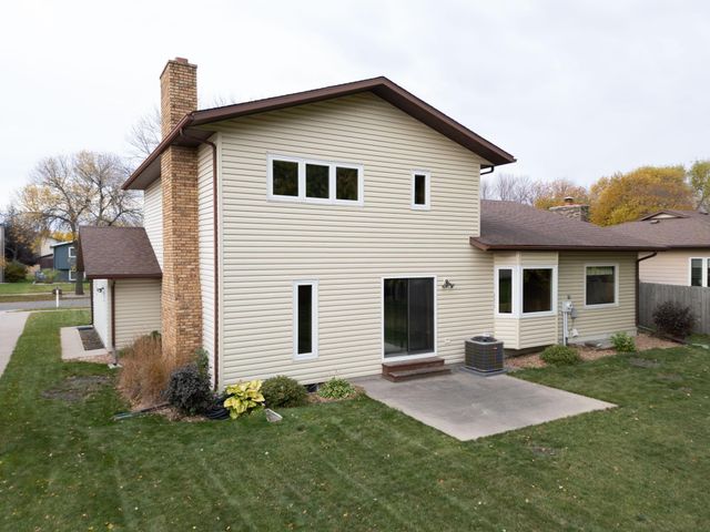 851 12th Avenue E, West Fargo, ND 58078