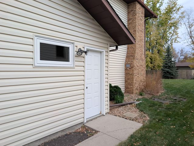 851 12th Avenue E, West Fargo, ND 58078