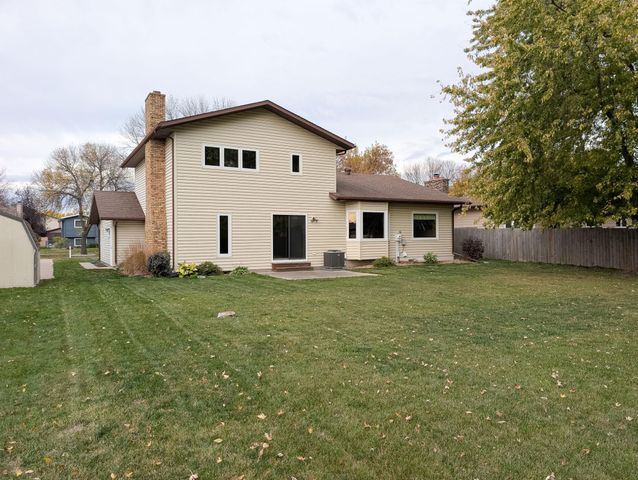 851 12th Avenue E, West Fargo, ND 58078