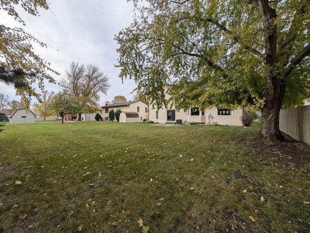 851 12th Avenue E, West Fargo, ND 58078