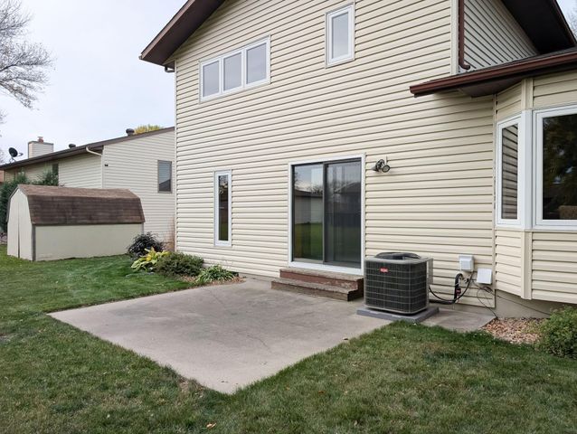 851 12th Avenue E, West Fargo, ND 58078