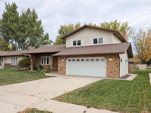 851 12th Avenue E, West Fargo, ND 58078