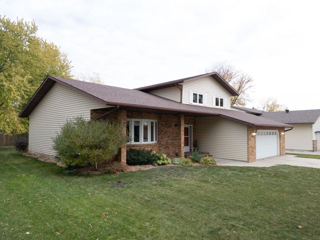 851 12th Avenue E, West Fargo, ND 58078