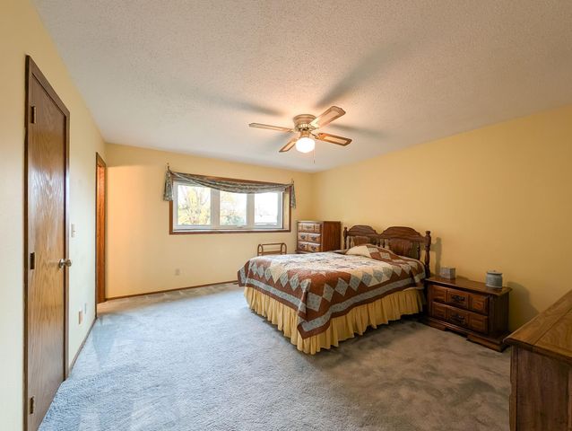 851 12th Avenue E, West Fargo, ND 58078