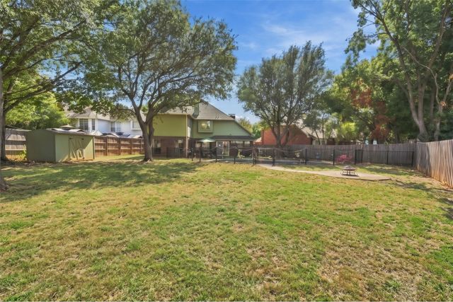 3817 Periwinkle Street, Bedford, TX 76021