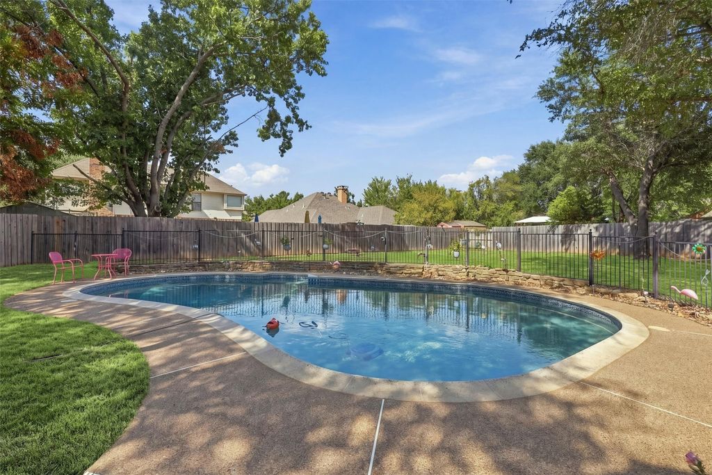 3817 Periwinkle Street, Bedford, TX 76021 — photo 2