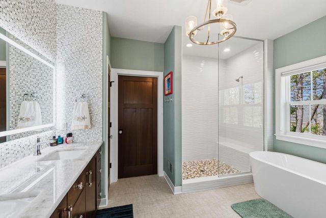 2050 Paradise Hills COURT, West Bend, WI 53095