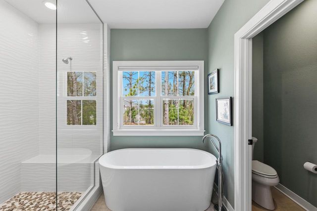 2050 Paradise Hills COURT, West Bend, WI 53095