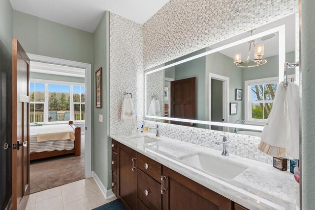 2050 Paradise Hills COURT, West Bend, WI 53095