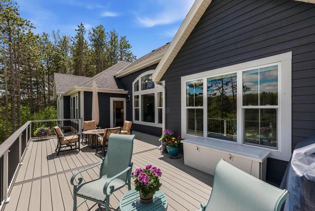 2050 Paradise Hills COURT, West Bend, WI 53095