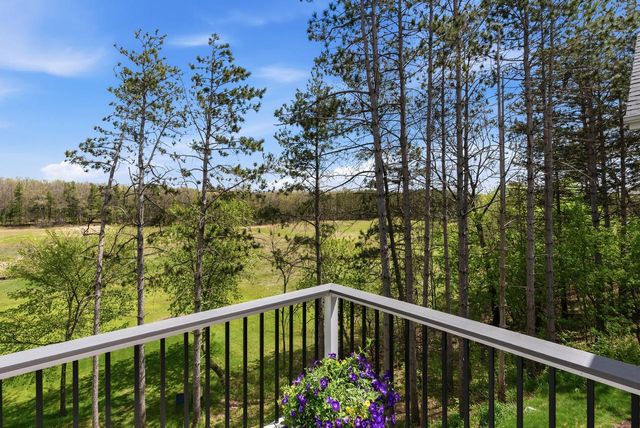 2050 Paradise Hills COURT, West Bend, WI 53095