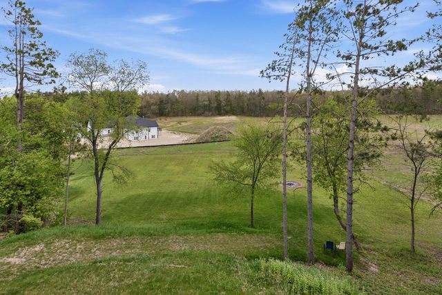 2050 Paradise Hills COURT, West Bend, WI 53095