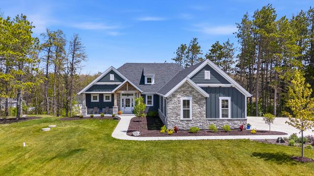 2050 Paradise Hills COURT, West Bend, WI 53095