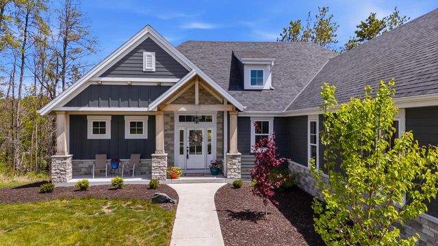 2050 Paradise Hills COURT, West Bend, WI 53095