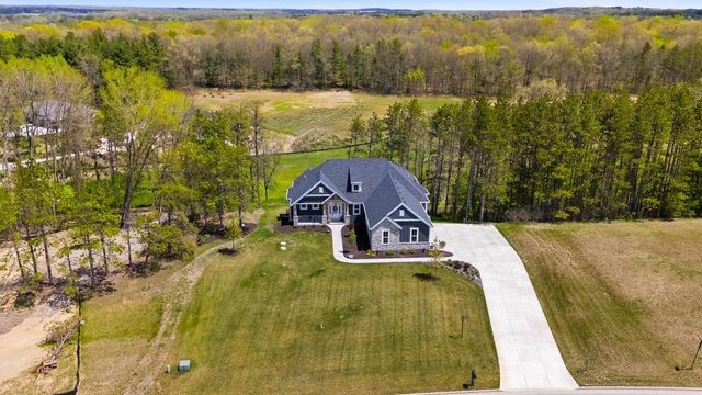2050 Paradise Hills COURT, West Bend, WI 53095