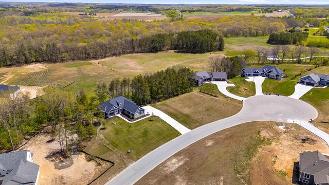 2050 Paradise Hills COURT, West Bend, WI 53095