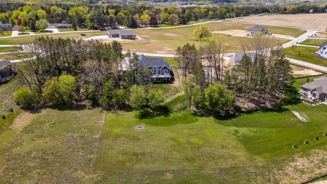 2050 Paradise Hills COURT, West Bend, WI 53095