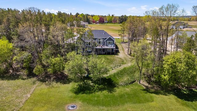 2050 Paradise Hills COURT, West Bend, WI 53095