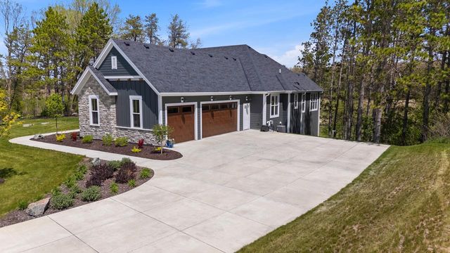 2050 Paradise Hills COURT, West Bend, WI 53095