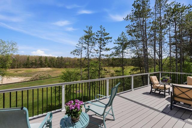 2050 Paradise Hills COURT, West Bend, WI 53095