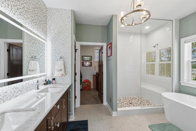 2050 Paradise Hills COURT, West Bend, WI 53095