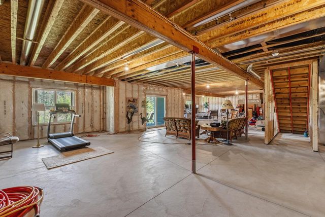 2050 Paradise Hills COURT, West Bend, WI 53095
