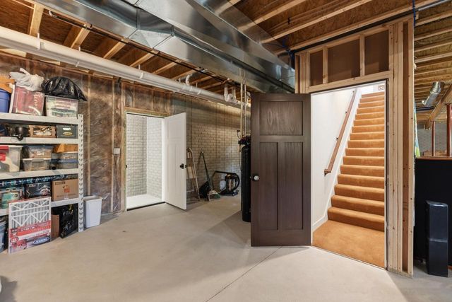 2050 Paradise Hills COURT, West Bend, WI 53095