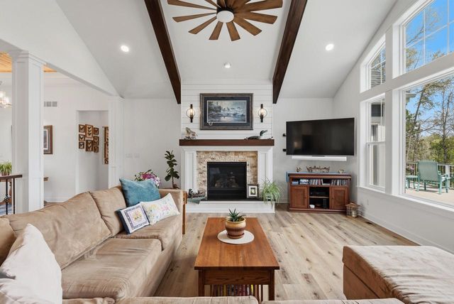 2050 Paradise Hills COURT, West Bend, WI 53095