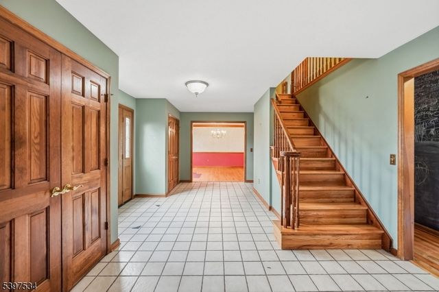 91 Briar Way, Branchburg Twp., NJ 08853