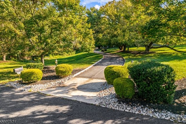 91 Briar Way, Branchburg Twp., NJ 08853