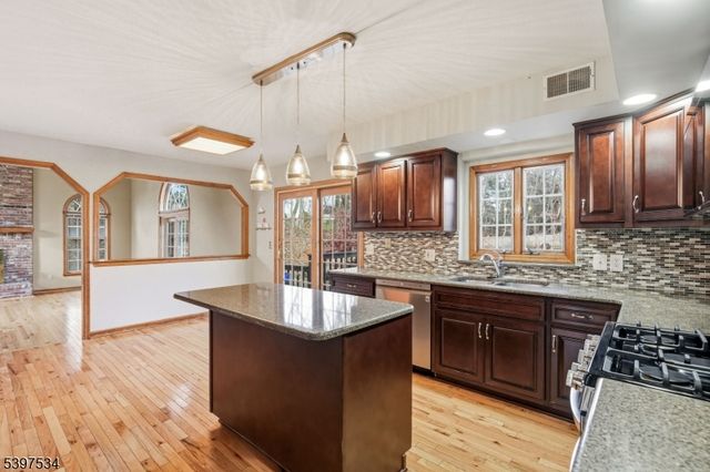 91 Briar Way, Branchburg Twp., NJ 08853