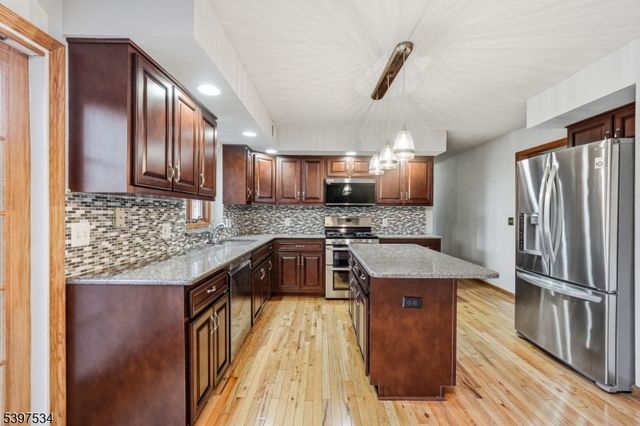 91 Briar Way, Branchburg Twp., NJ 08853